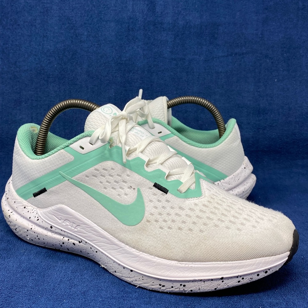 Nike Air Winflo 10 Womens Size 8.5 White Black Emerald Rise FN7106 100